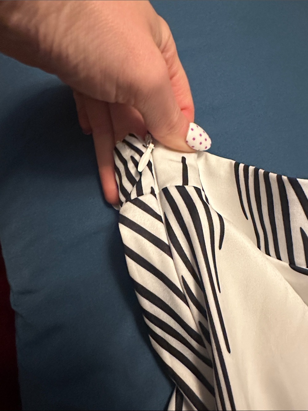 White and Black Leaf-Print Maxi Skirt - Picture 3 of 4
